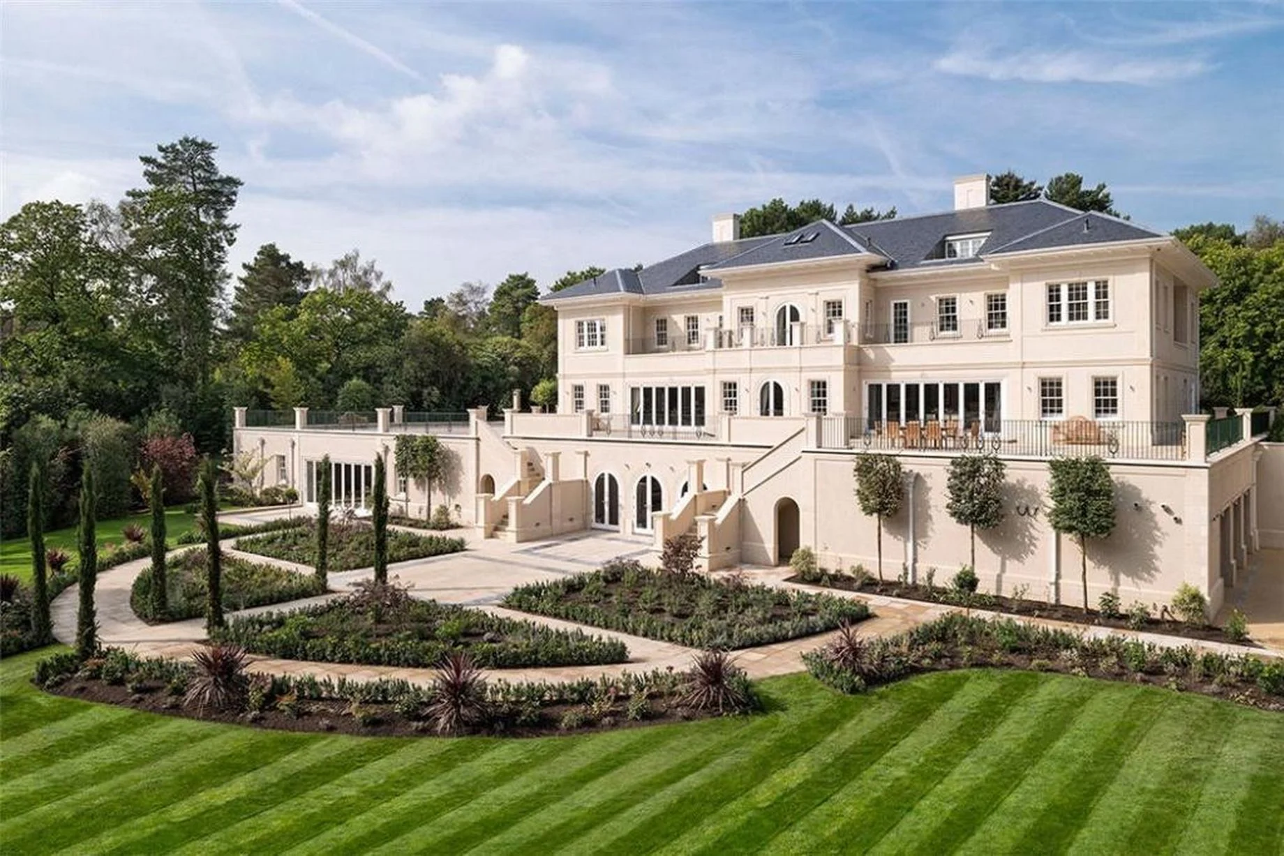Woodrow residence with integrated Lutron lighting and audiovisual systems