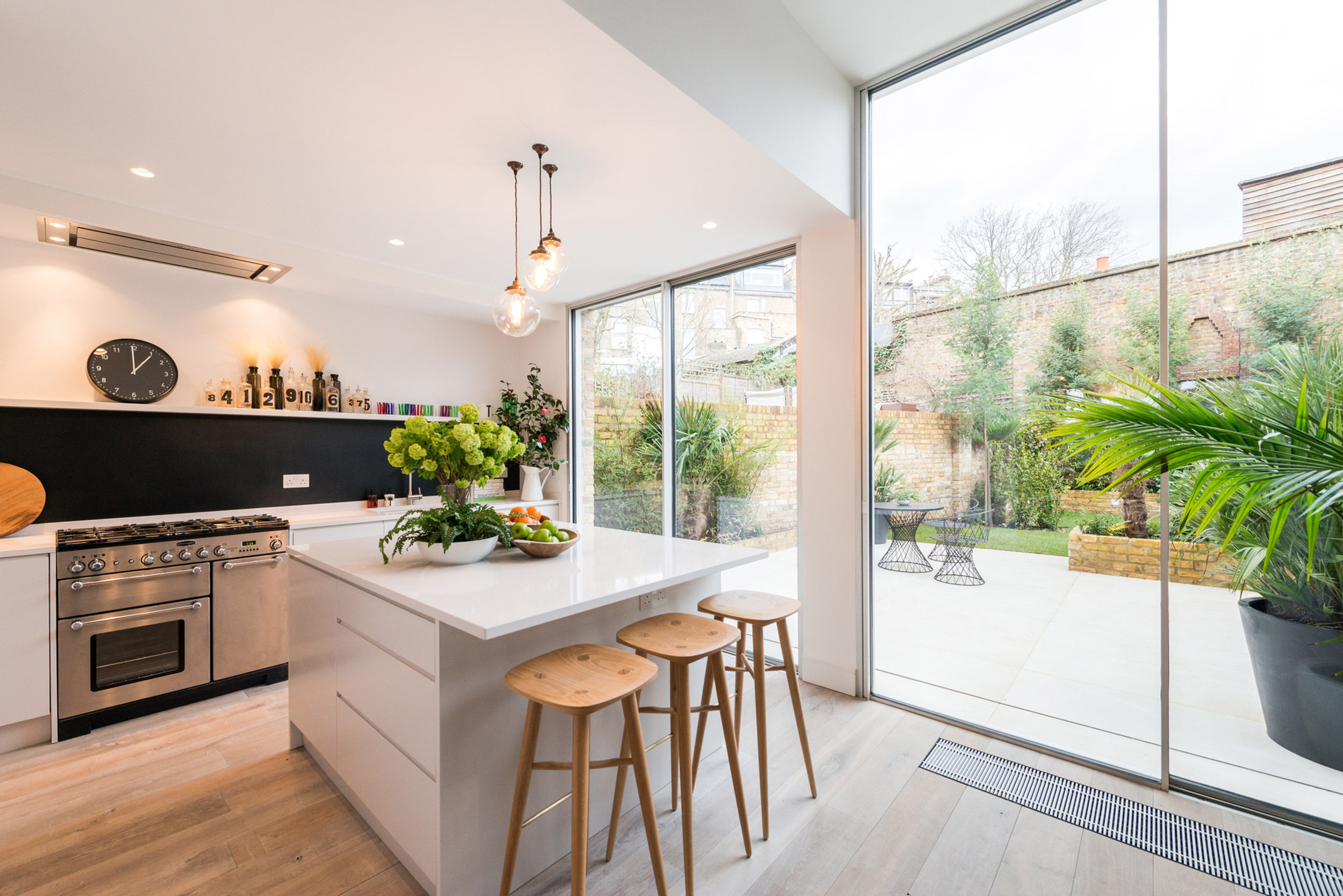 Primrose Hill kitchen with integrated Lutron lighting and Savant control