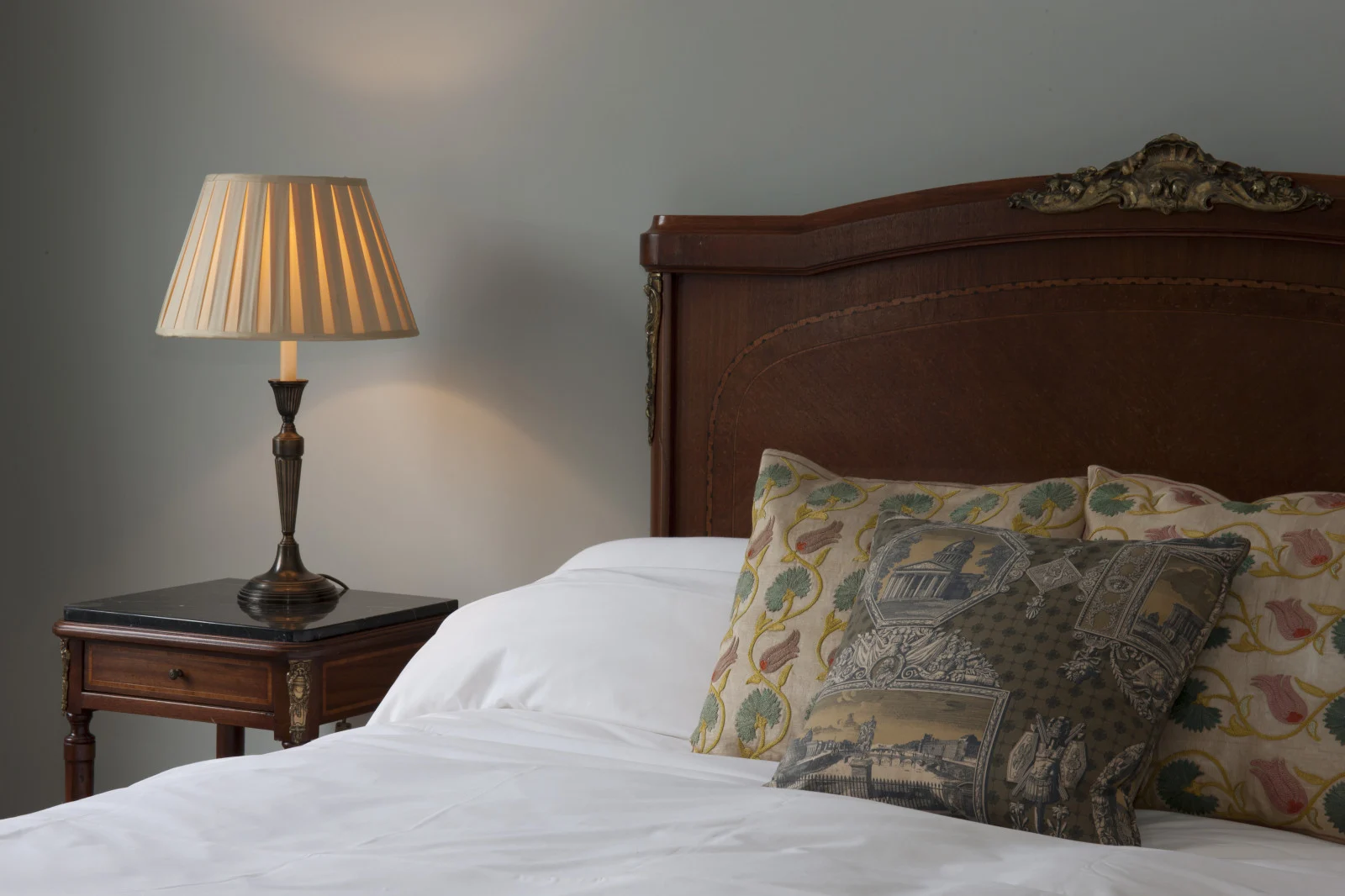Devonia Road bedroom with bedside lighting