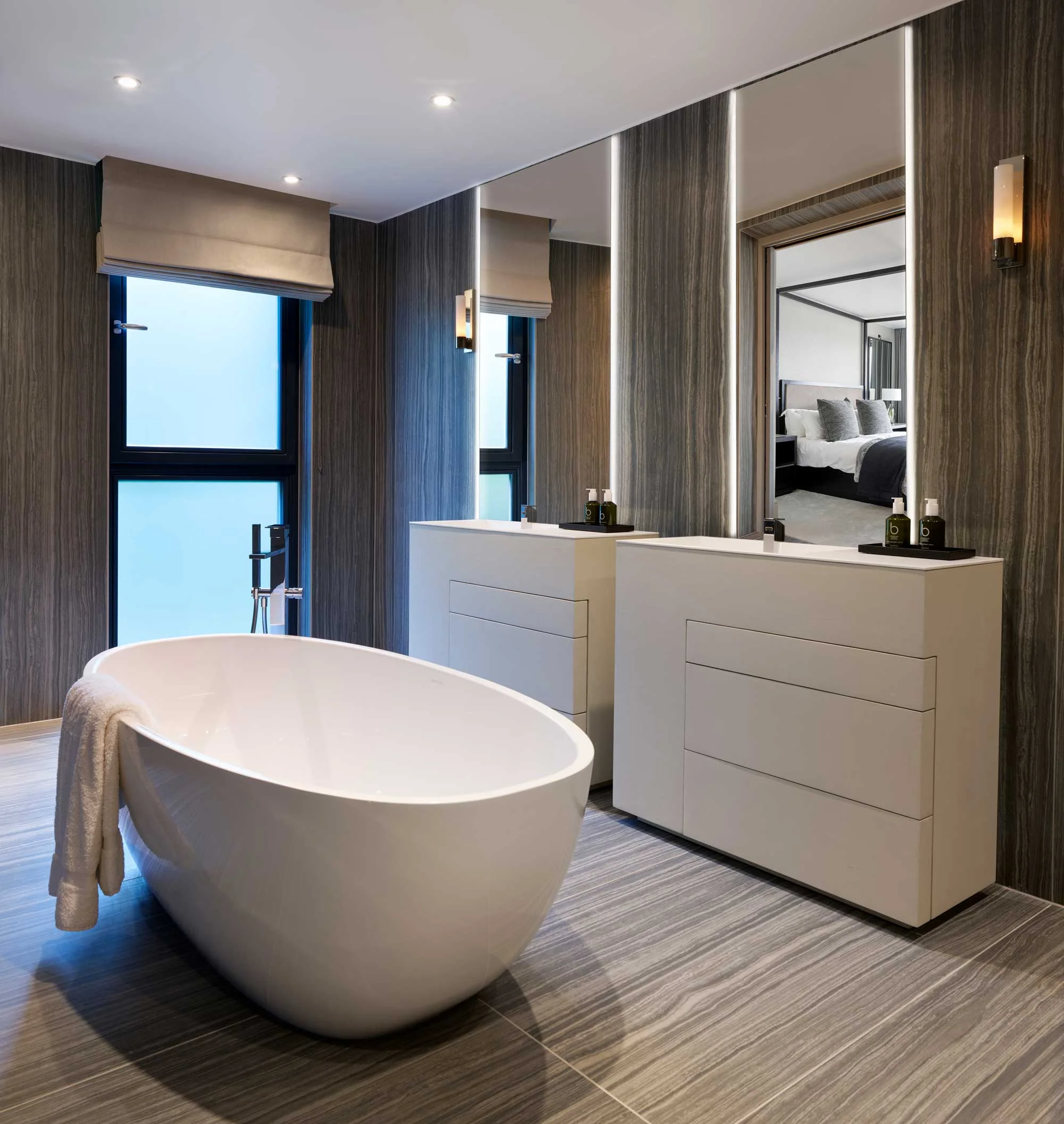 Poolhouse Lakes Bathroom 3 Lutron Lights