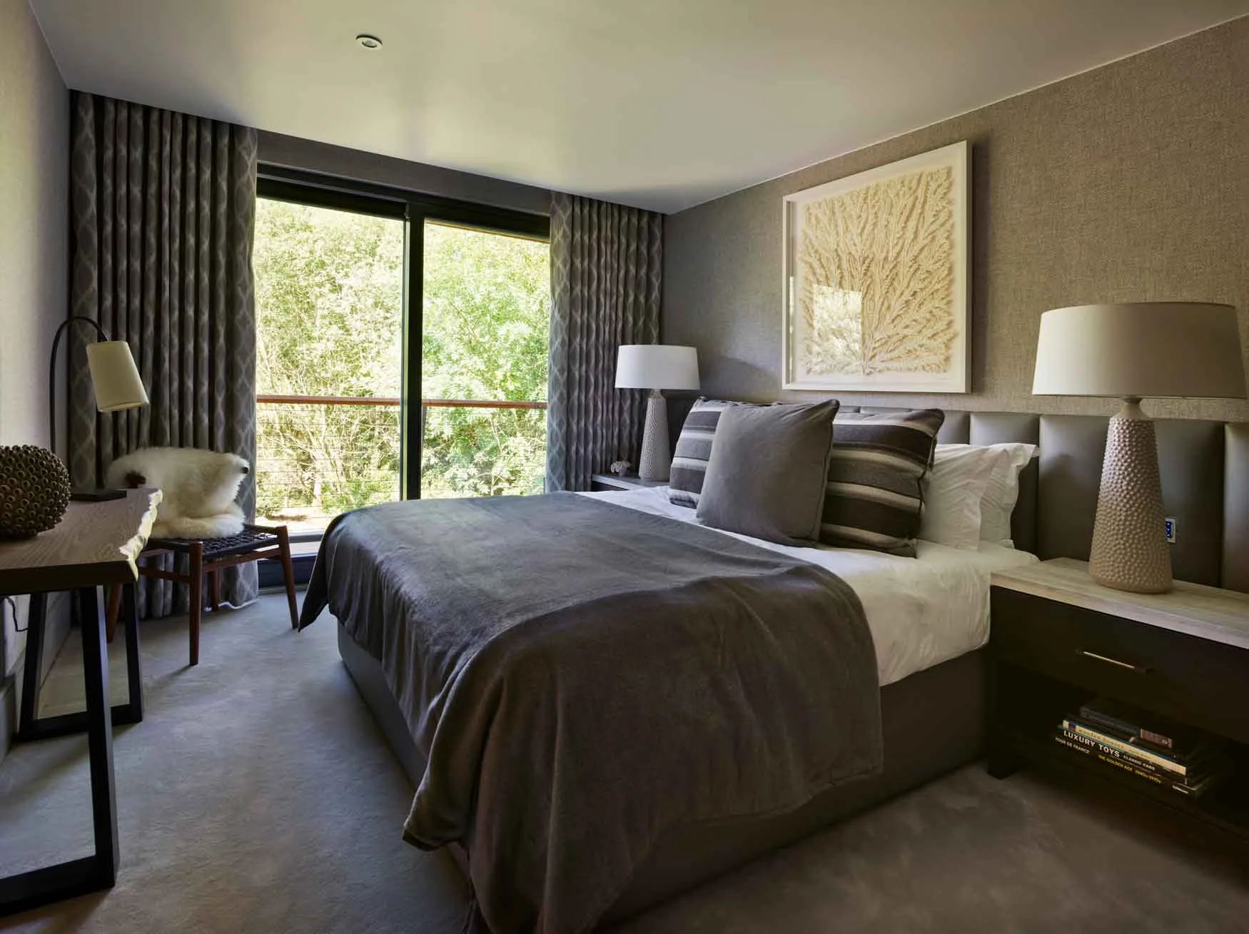 Poolhouse Lakes Bedroom 3 Lutron Lights