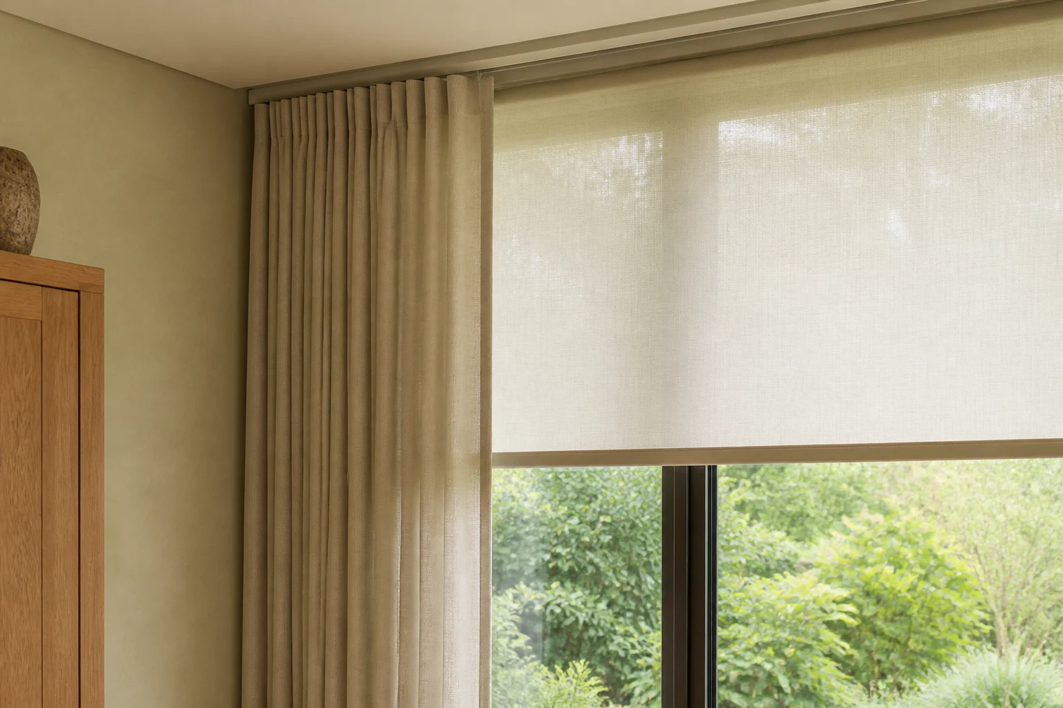 Design inspiration: sheer roller blind fabric and a coordinated curtain detail